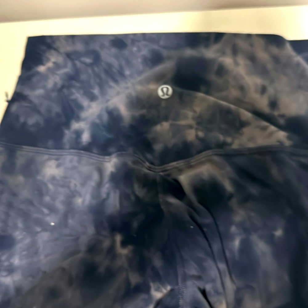 Lululemon tied dye leggings.